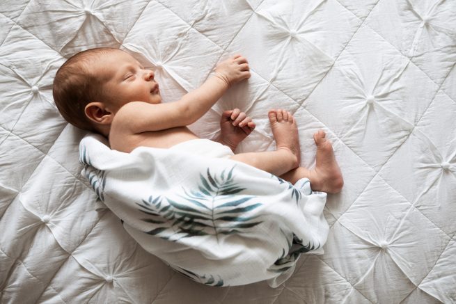 Vastasyntyneen kuvaus vauva kotona - Helsinki, Siru Danielsson Photography