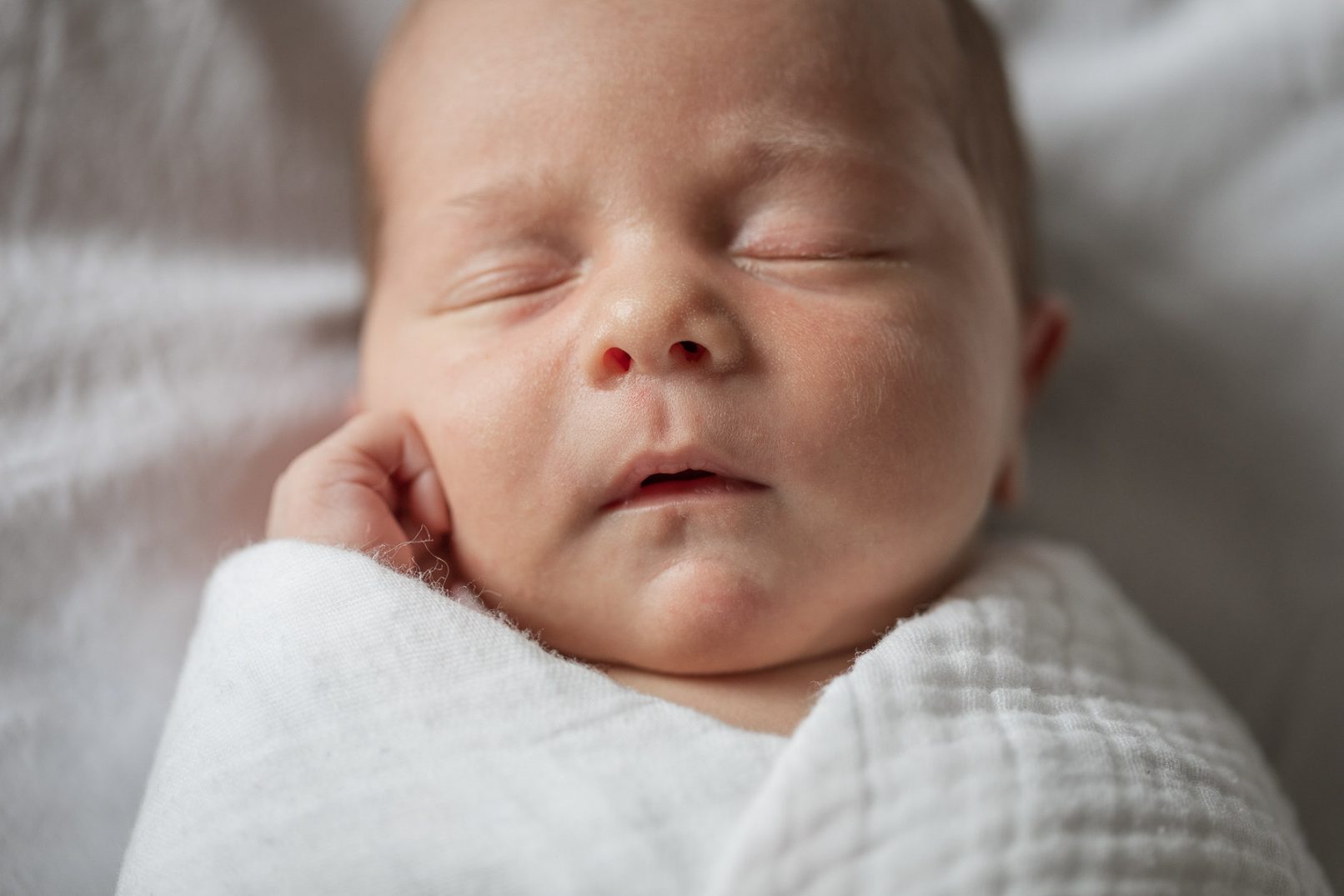 Vauvakuvaus kotona, yksityiskohta, Helsinki - Siru Danielsson