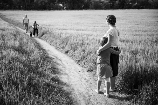 Perhekuvaus koiran kanssa, Ruutinkoskella, Siru Danielsson Photography, Helsinki