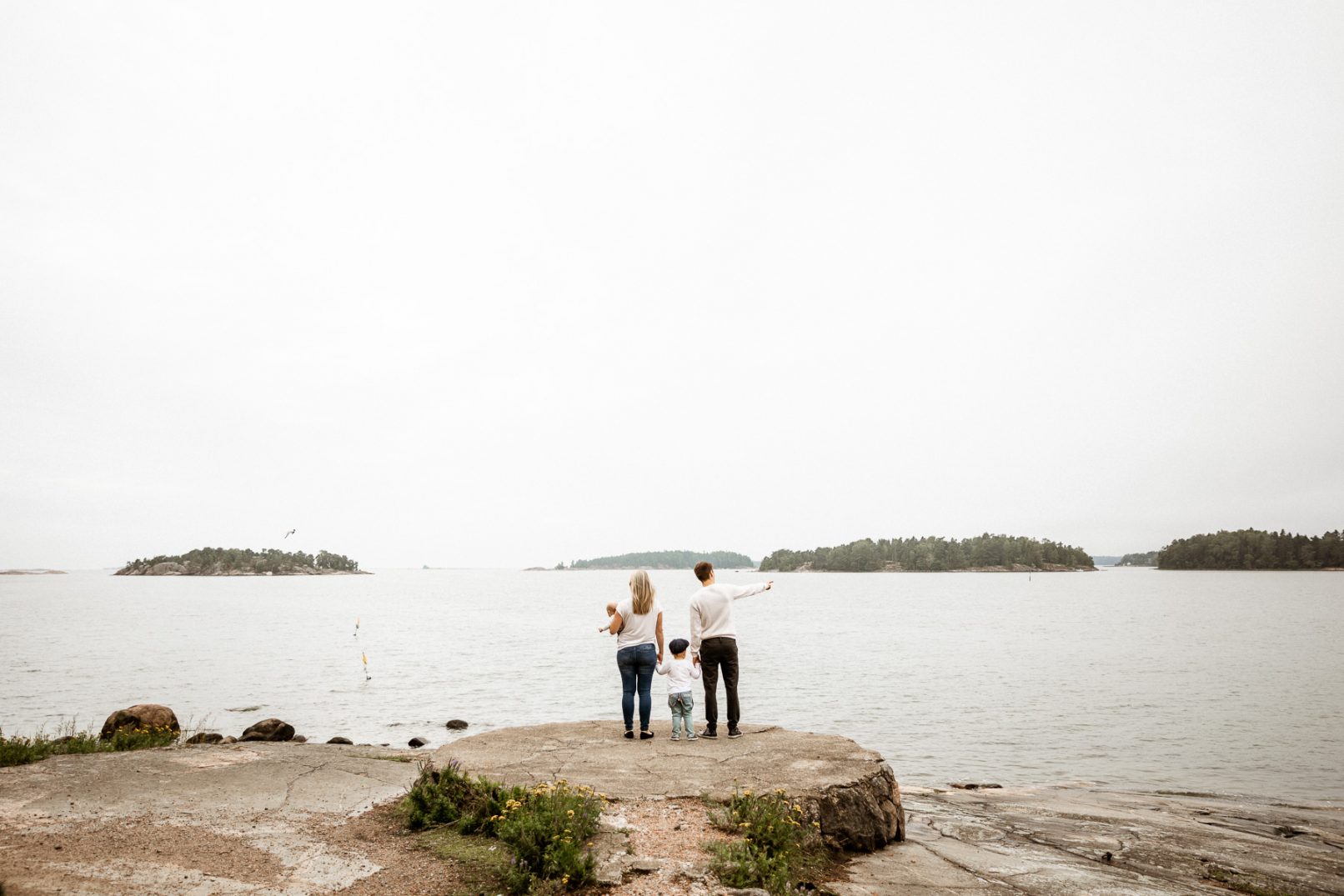 Elokuinen perhekuvaus Lauttasaaressa, Siru Danielsson Photography, Helsinki