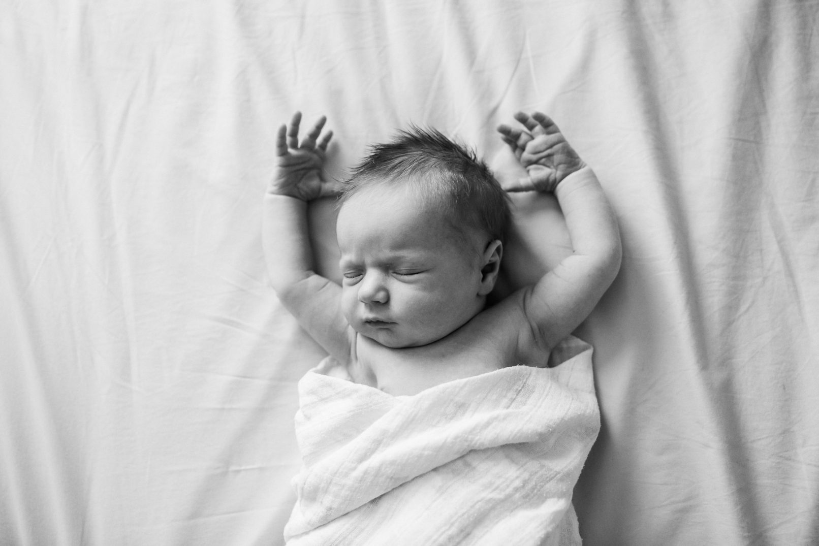 Vauva nukkuu, newborn-kuvaus kotona Helsinki - Siru Danielsson Photography