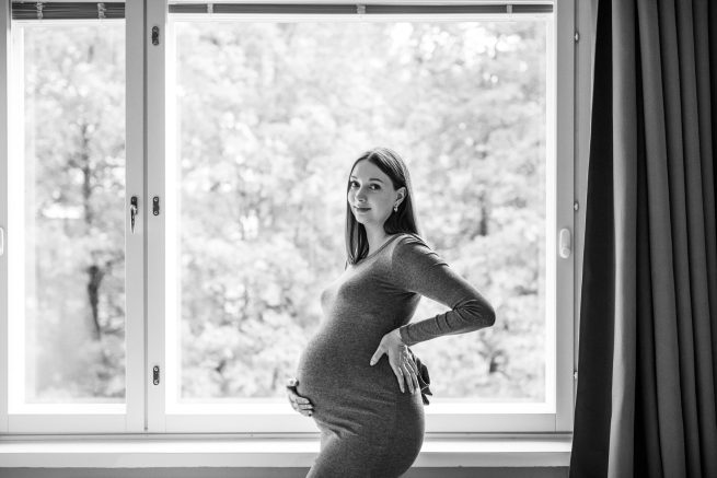 Odottava äiti muotokuvaus, odotusajankuvaus Helsinki - Siru Danielsson Photography