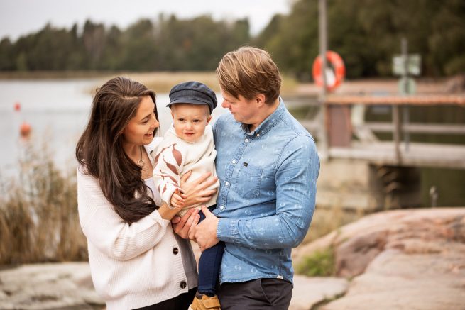 Syksyinen perhekuvaus uimarannalla, Helsinki - Siru Danielsson Photography