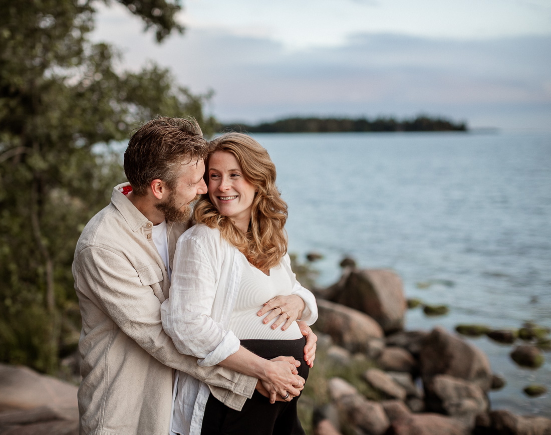Odotuskuvaus merenrannassa, Karhusaari.